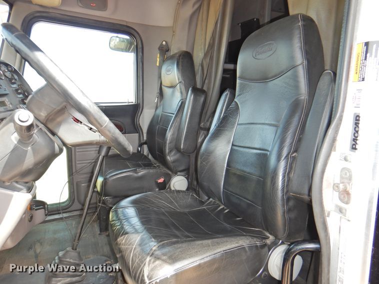 image for item DG1417 2013 Peterbilt 389  semi truck