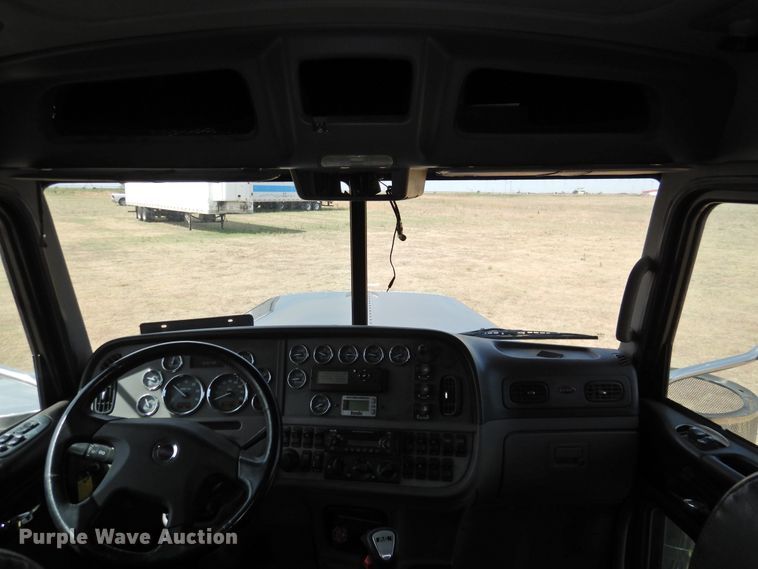 image for item DG1417 2013 Peterbilt 389  semi truck