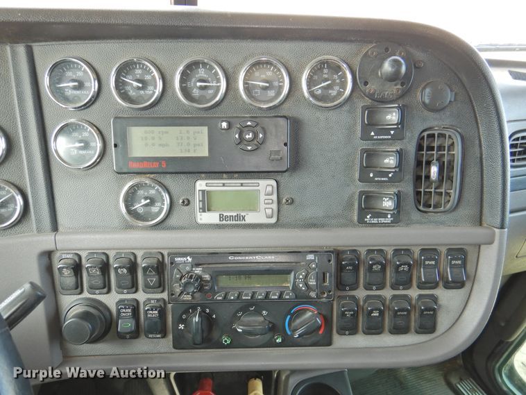 image for item DG1417 2013 Peterbilt 389  semi truck