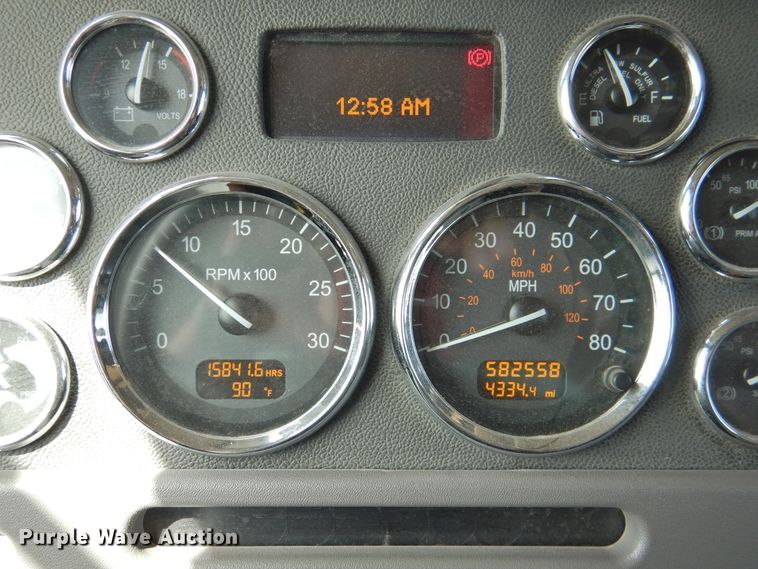 image for item DG1417 2013 Peterbilt 389  semi truck