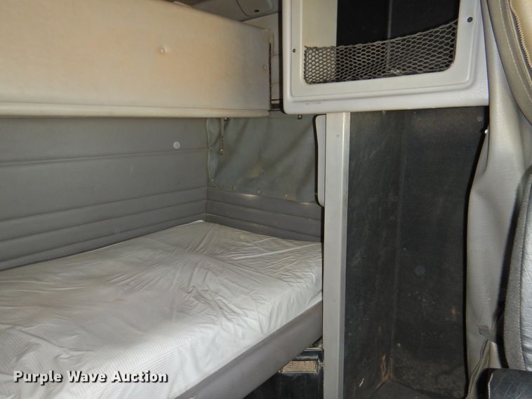 image for item DG1417 2013 Peterbilt 389  semi truck