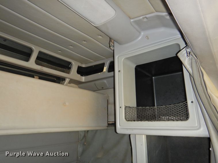 image for item DG1417 2013 Peterbilt 389  semi truck