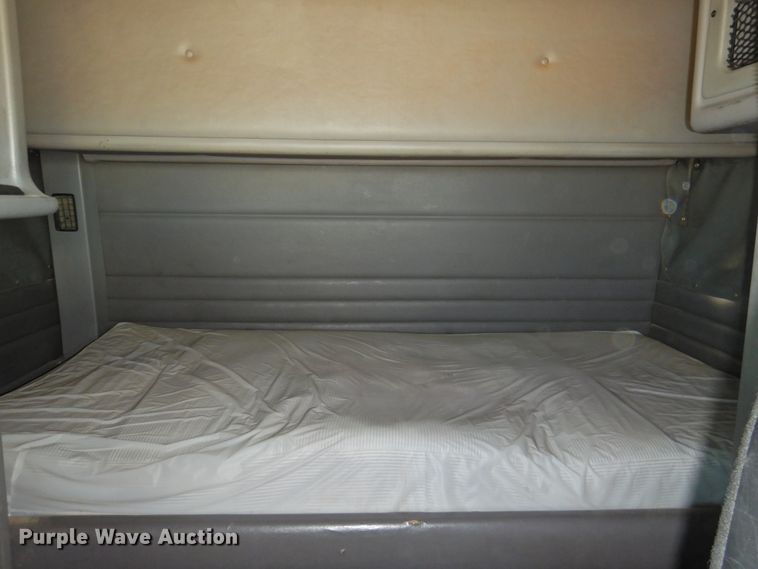 image for item DG1417 2013 Peterbilt 389  semi truck