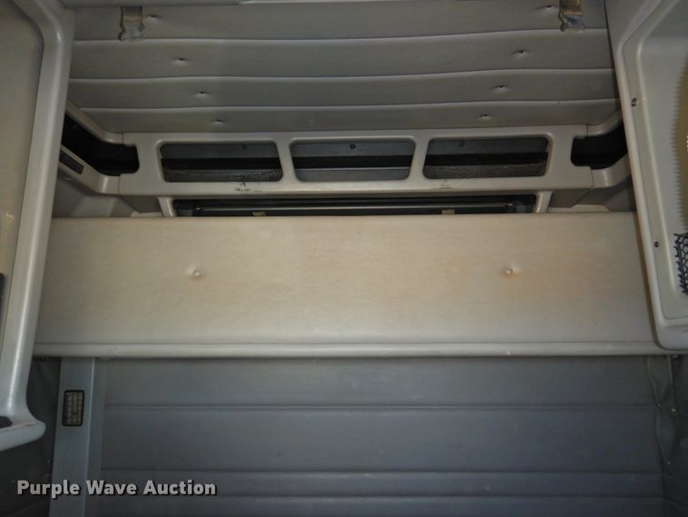 image for item DG1417 2013 Peterbilt 389  semi truck