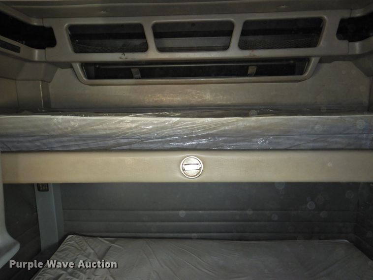 image for item DG1417 2013 Peterbilt 389  semi truck