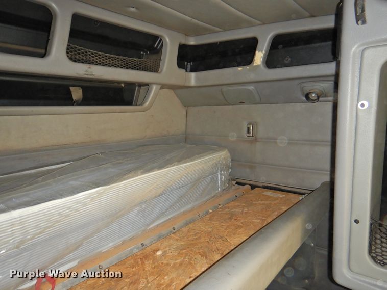 image for item DG1417 2013 Peterbilt 389  semi truck