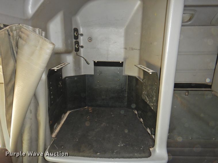 image for item DG1417 2013 Peterbilt 389  semi truck