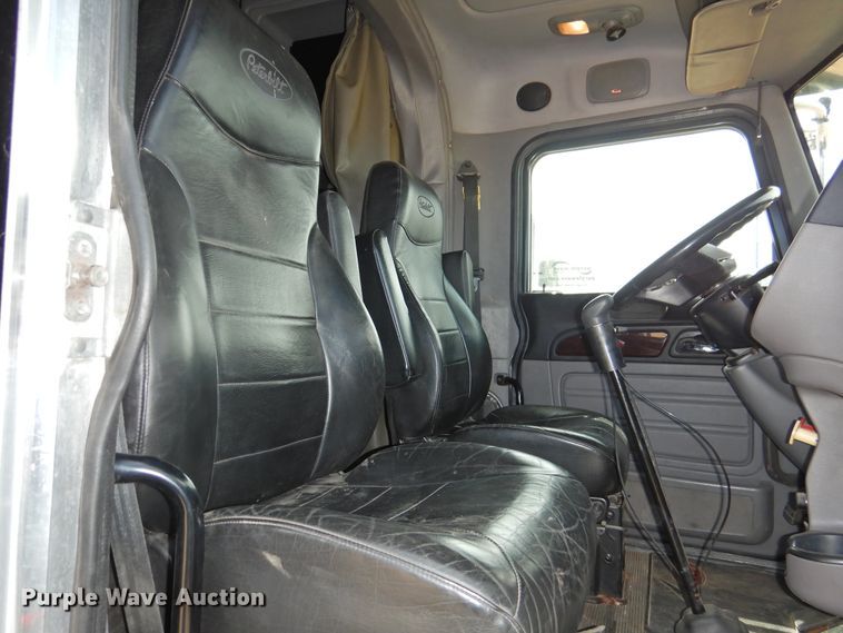 image for item DG1417 2013 Peterbilt 389  semi truck