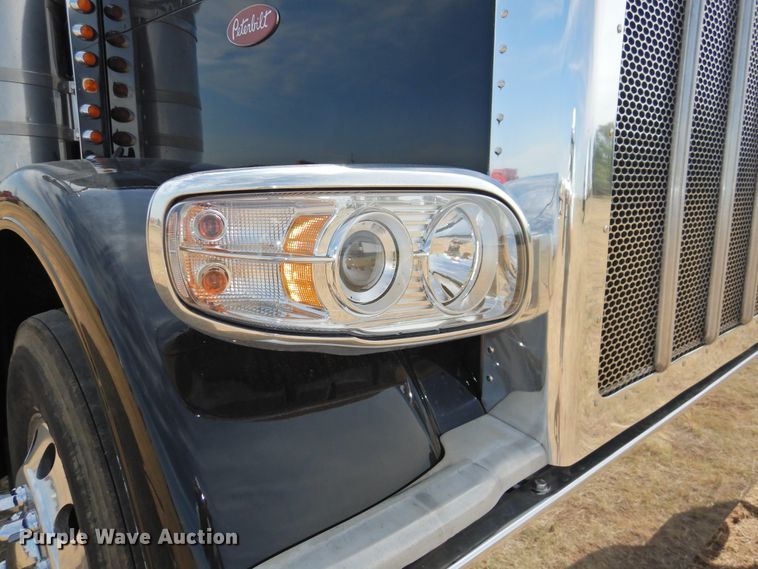 image for item DG1417 2013 Peterbilt 389  semi truck