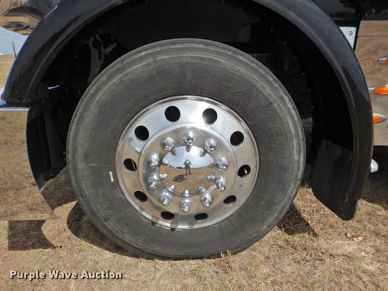 image for item DG1417 2013 Peterbilt 389  semi truck