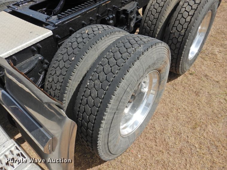 image for item DG1417 2013 Peterbilt 389  semi truck