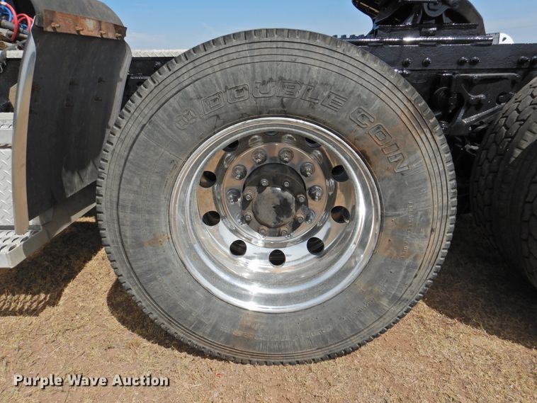 image for item DG1417 2013 Peterbilt 389  semi truck