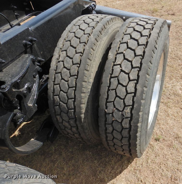 image for item DG1417 2013 Peterbilt 389  semi truck