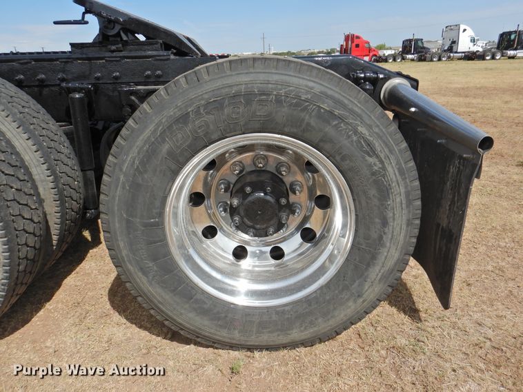 image for item DG1417 2013 Peterbilt 389  semi truck