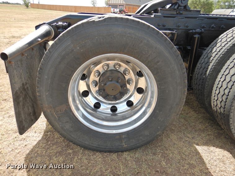 image for item DG1417 2013 Peterbilt 389  semi truck