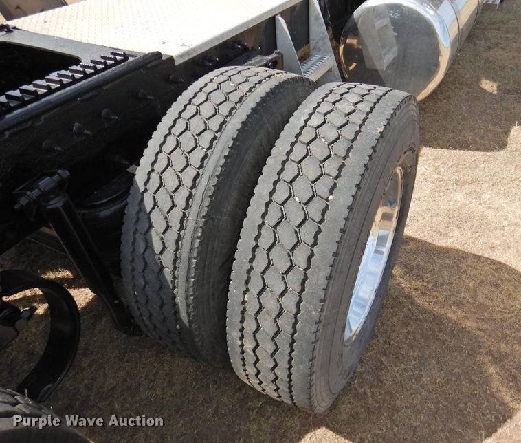 image for item DG1417 2013 Peterbilt 389  semi truck