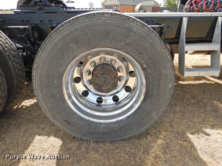 image for item DG1417 2013 Peterbilt 389  semi truck