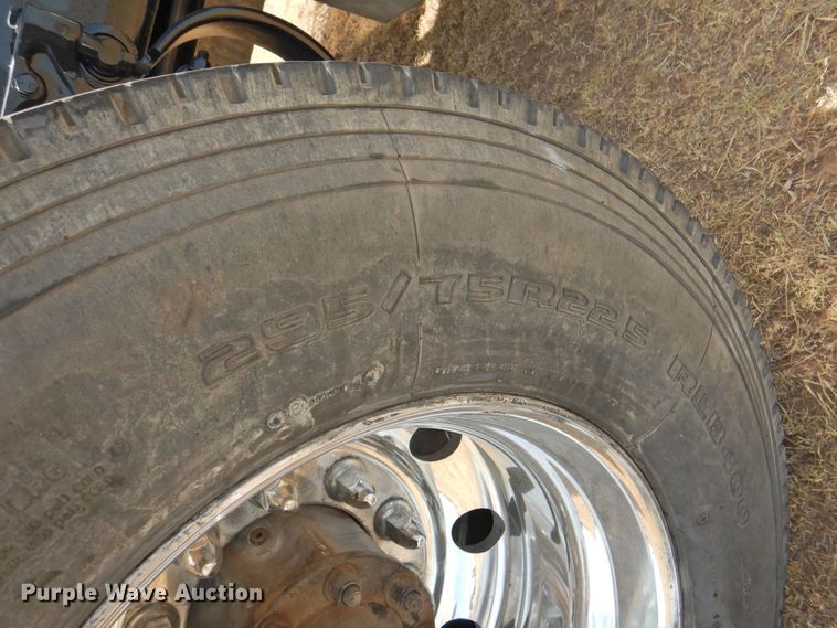 image for item DG1417 2013 Peterbilt 389  semi truck