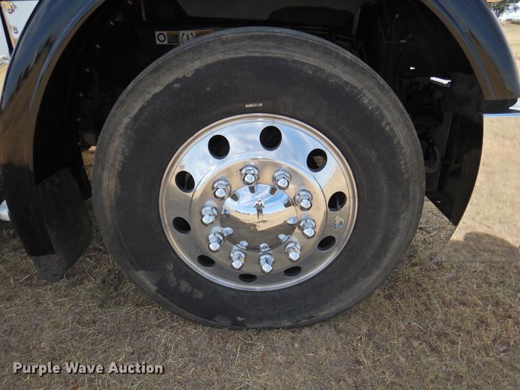 image for item DG1417 2013 Peterbilt 389  semi truck