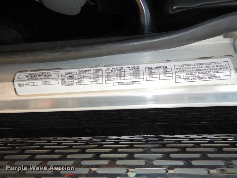 image for item DG1417 2013 Peterbilt 389  semi truck