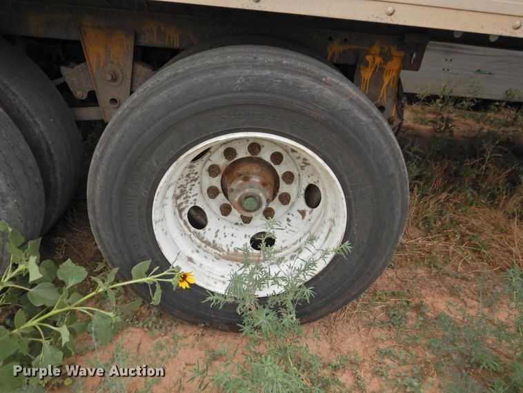 image for item DG1418 2001 Utility Trailers VS2R refrigerated van trailer