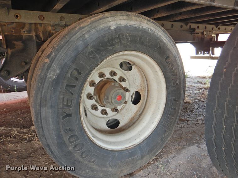 image for item DG1422 2005 Utility Trailers refrigerated van trailer