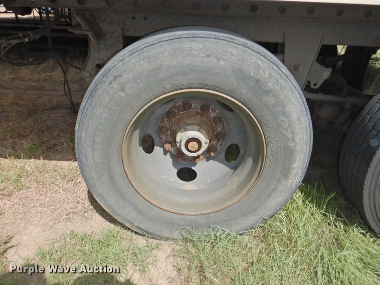 image for item DG1425 2002 Great Dane 7811TZ153 refrigerated van trailer