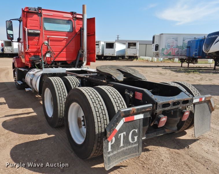 image for item DG1426 2010 Volvo VN  semi truck