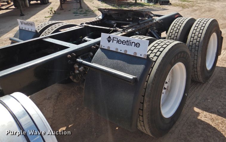 image for item DG1426 2010 Volvo VN  semi truck