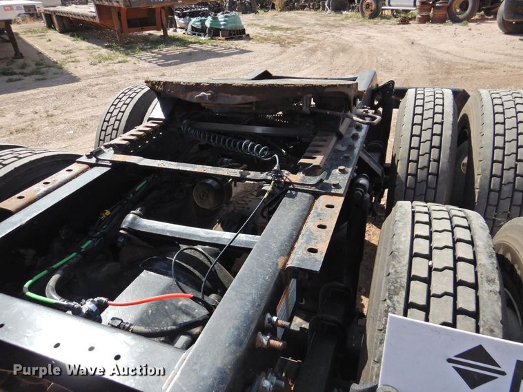 image for item DG1426 2010 Volvo VN  semi truck