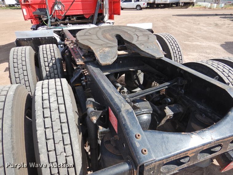 image for item DG1426 2010 Volvo VN  semi truck