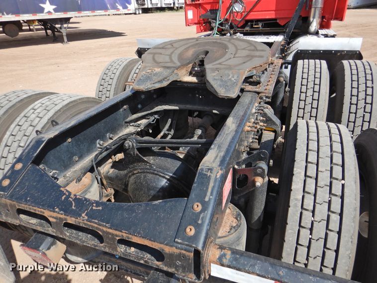 image for item DG1426 2010 Volvo VN  semi truck