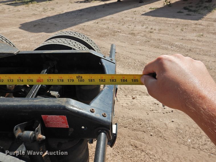 image for item DG1426 2010 Volvo VN  semi truck