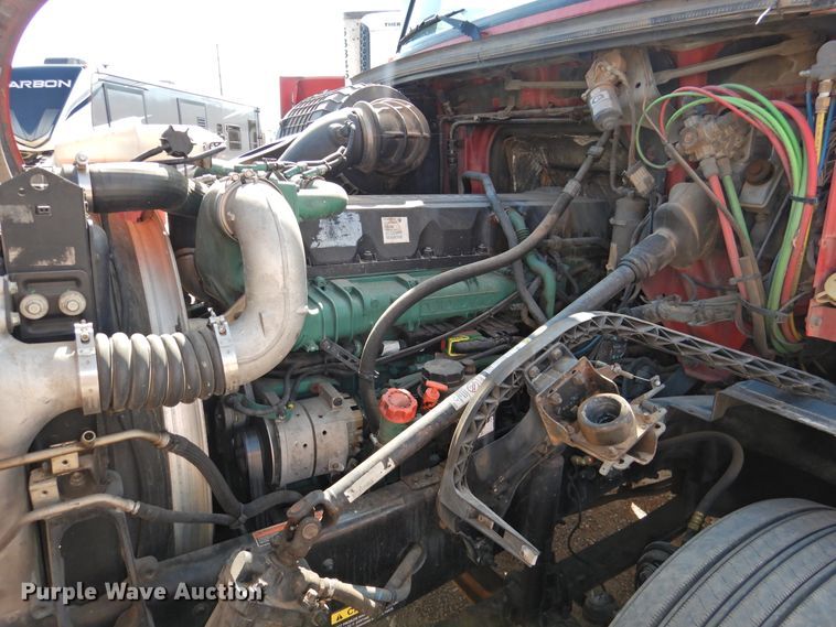 image for item DG1426 2010 Volvo VN  semi truck