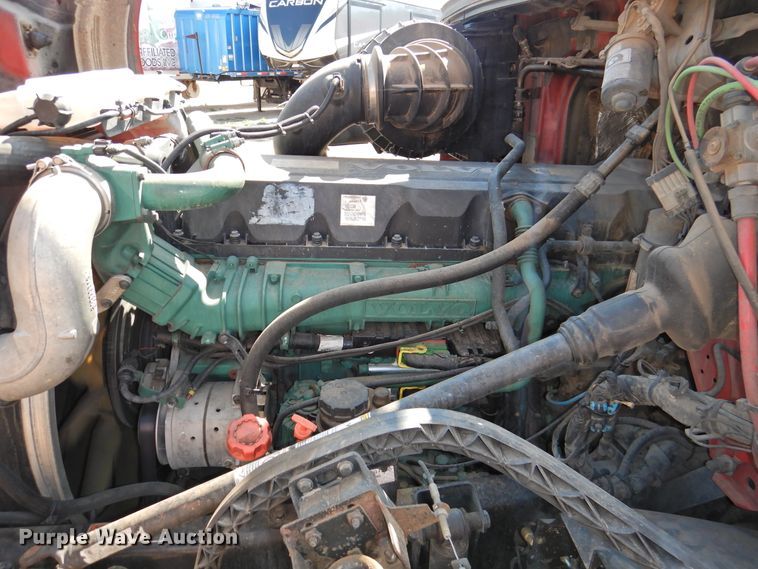 image for item DG1426 2010 Volvo VN  semi truck