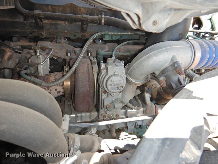 image for item DG1426 2010 Volvo VN  semi truck