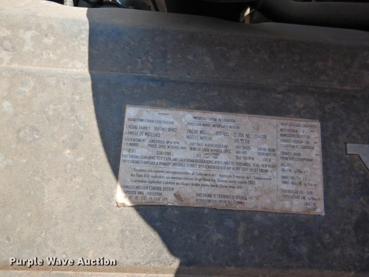 image for item DG1426 2010 Volvo VN  semi truck