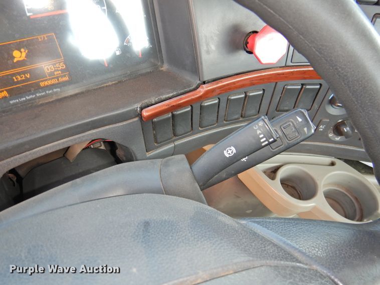 image for item DG1426 2010 Volvo VN  semi truck