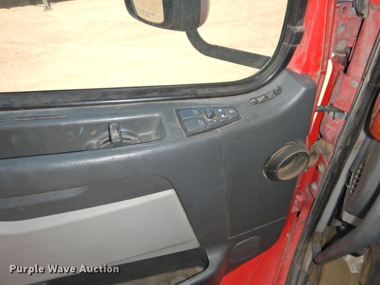 image for item DG1426 2010 Volvo VN  semi truck