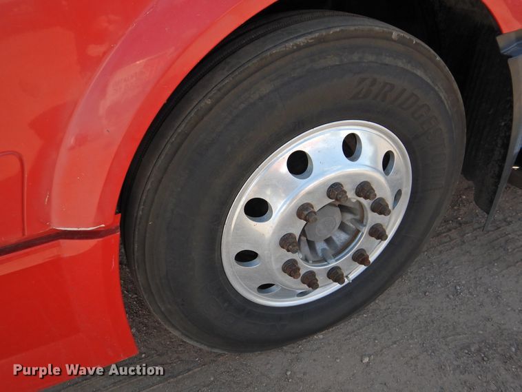 image for item DG1426 2010 Volvo VN  semi truck