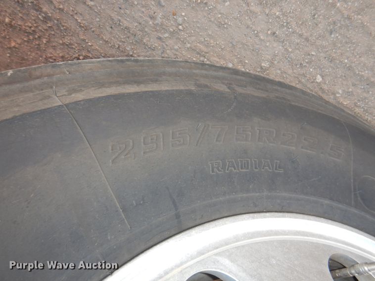 image for item DG1426 2010 Volvo VN  semi truck