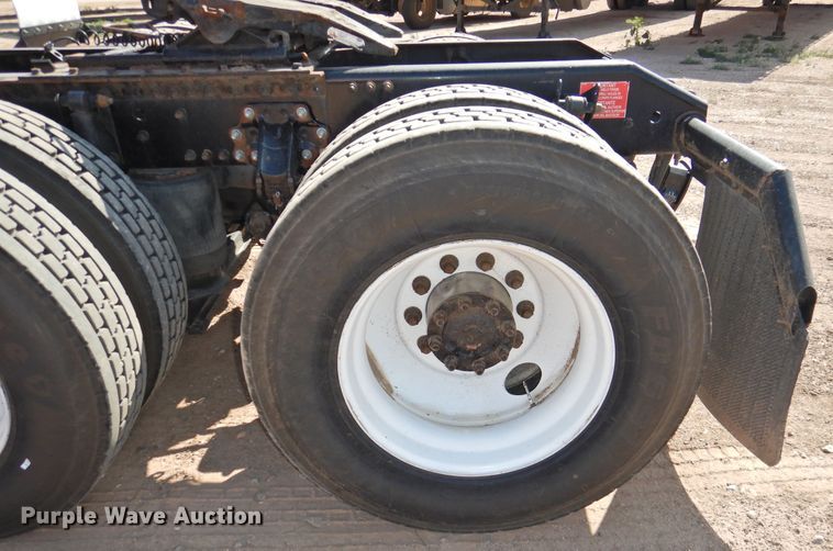 image for item DG1426 2010 Volvo VN  semi truck