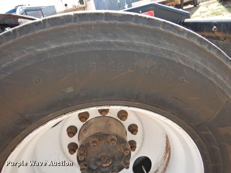 image for item DG1426 2010 Volvo VN  semi truck