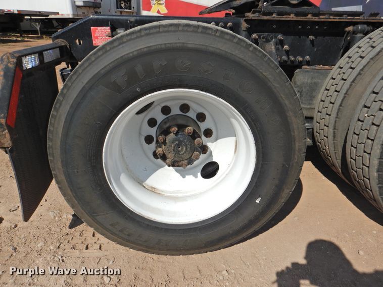 image for item DG1426 2010 Volvo VN  semi truck