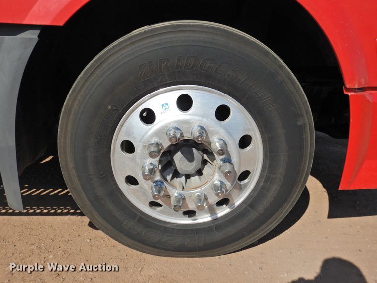 image for item DG1426 2010 Volvo VN  semi truck