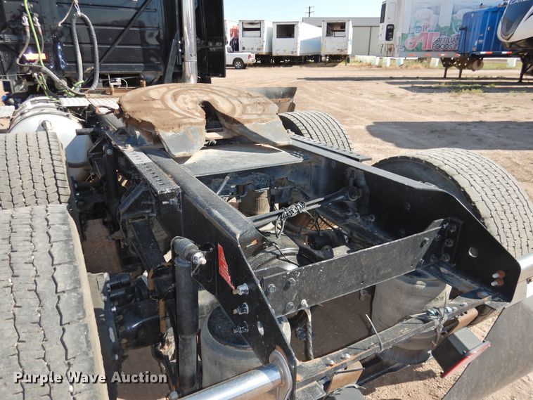 image for item DG1427 2013 Volvo VN  semi truck