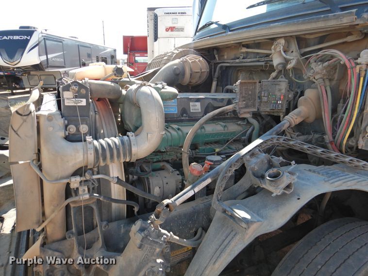 image for item DG1427 2013 Volvo VN  semi truck