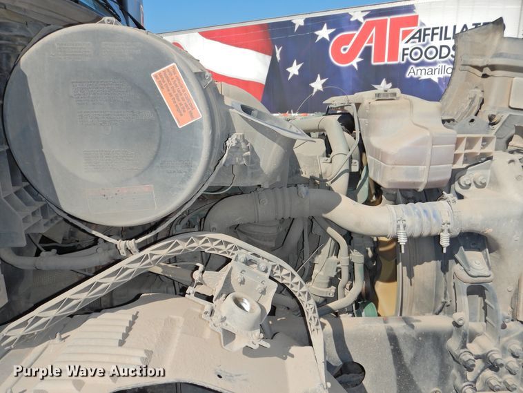 image for item DG1427 2013 Volvo VN  semi truck