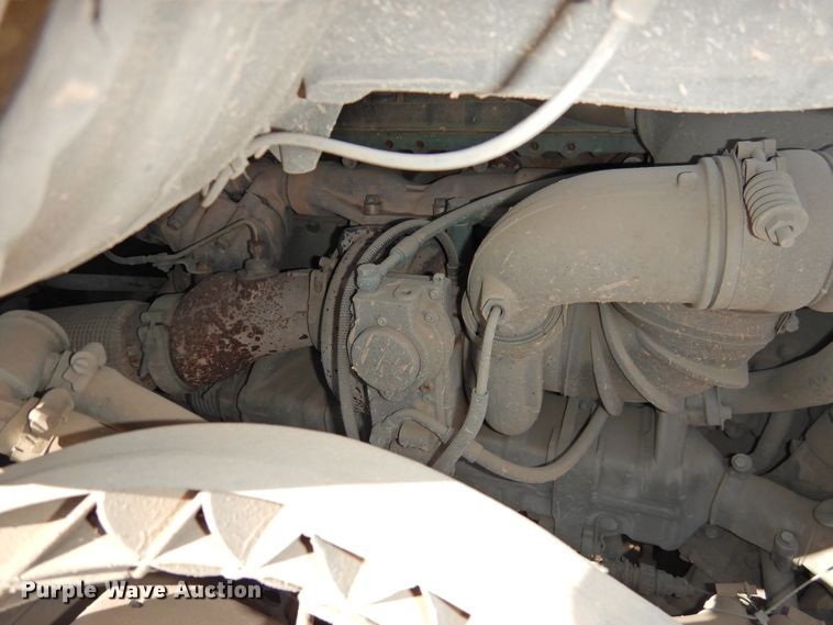 image for item DG1427 2013 Volvo VN  semi truck