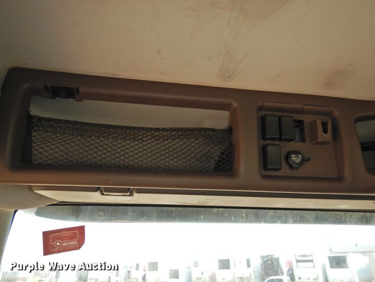 image for item DG1427 2013 Volvo VN  semi truck